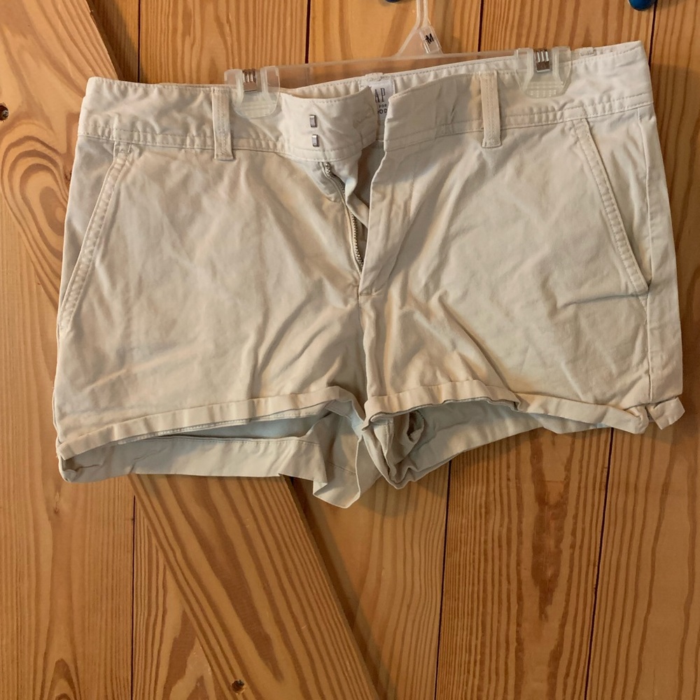 Gap khaki shorts